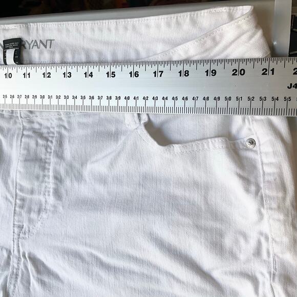 Lane Bryant Women Girlfriend Crop Denim Jeans size 20, White, Floral Embroidered - Picture 2 of 12